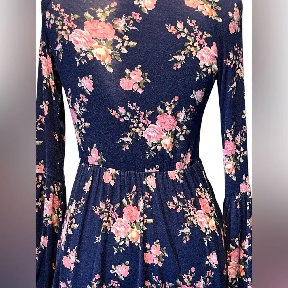 Altar'd State Navy Blue Floral V-Neck Women's Top Whimsical Fairy Size Medium - Picture 8 of 13